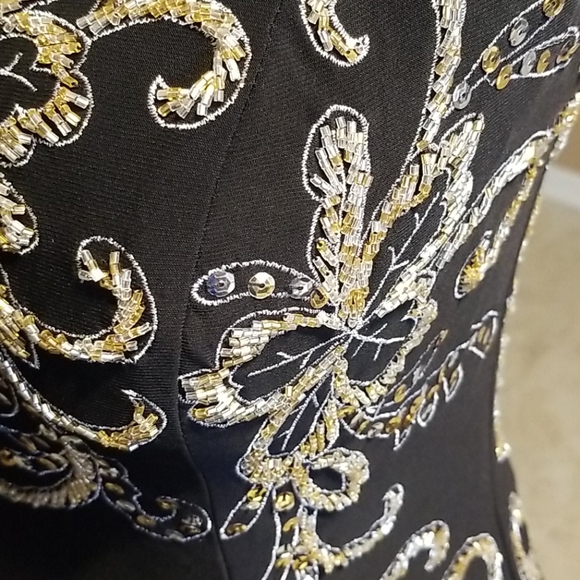 Beautiful and unique dress - Picture 7 of 8